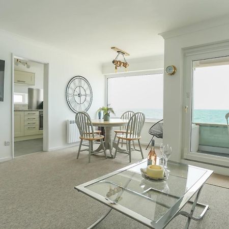 Tides - Beach Front Apartment In Bracklesham Bay شيشستر المظهر الخارجي الصورة