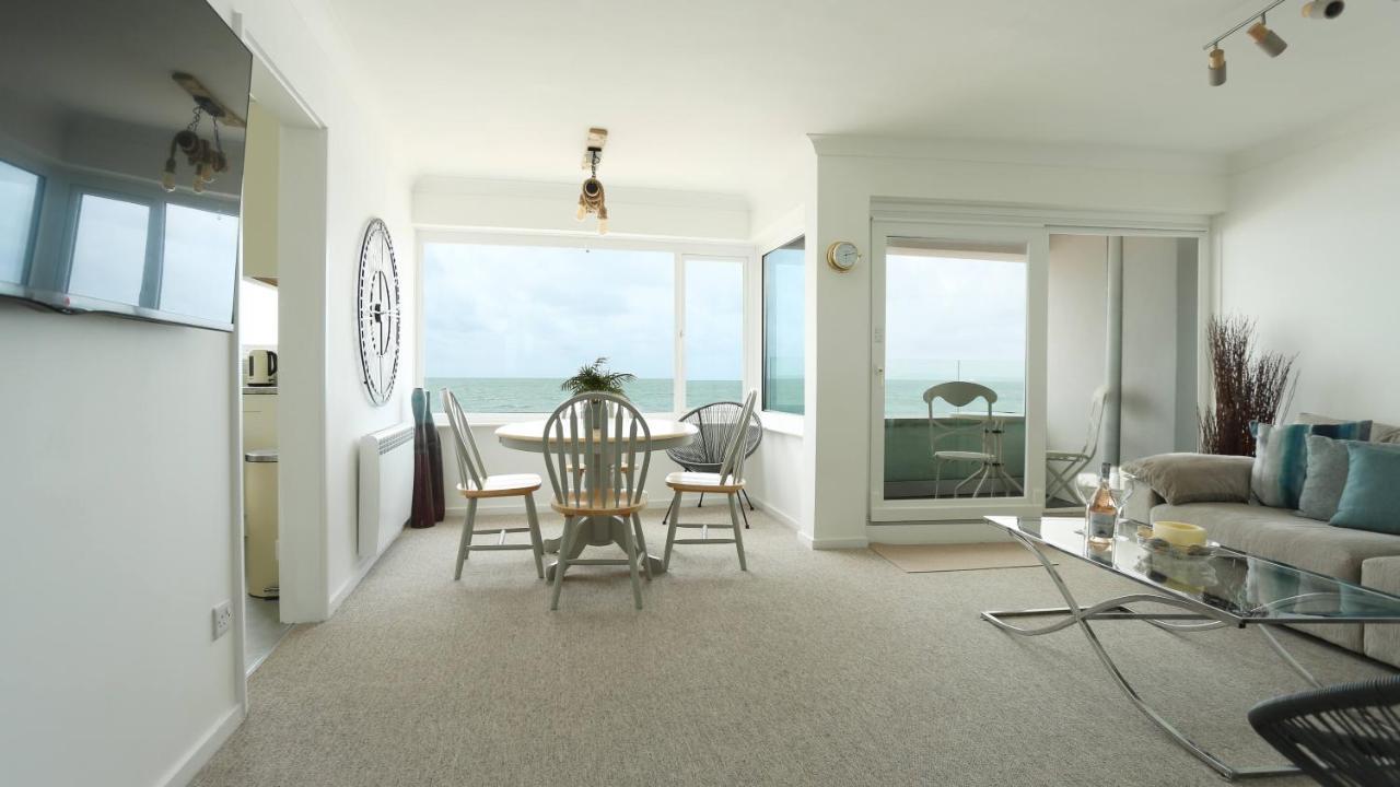 Tides - Beach Front Apartment In Bracklesham Bay شيشستر المظهر الخارجي الصورة