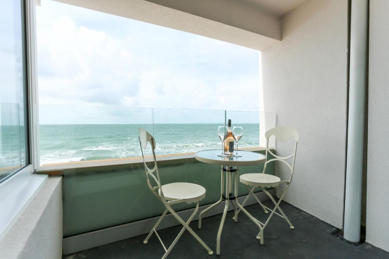 Tides - Beach Front Apartment In Bracklesham Bay شيشستر المظهر الخارجي الصورة