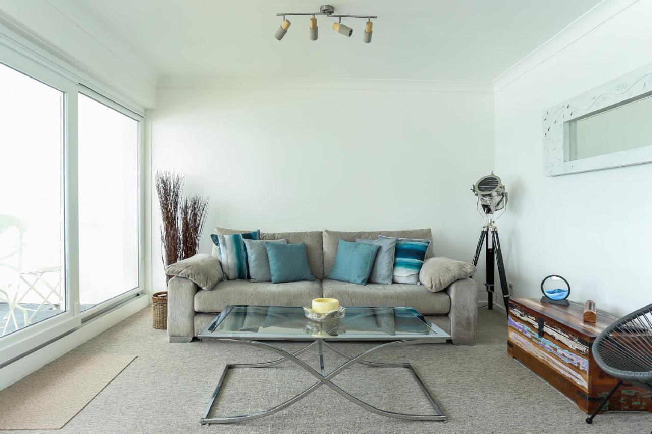 Tides - Beach Front Apartment In Bracklesham Bay شيشستر المظهر الخارجي الصورة