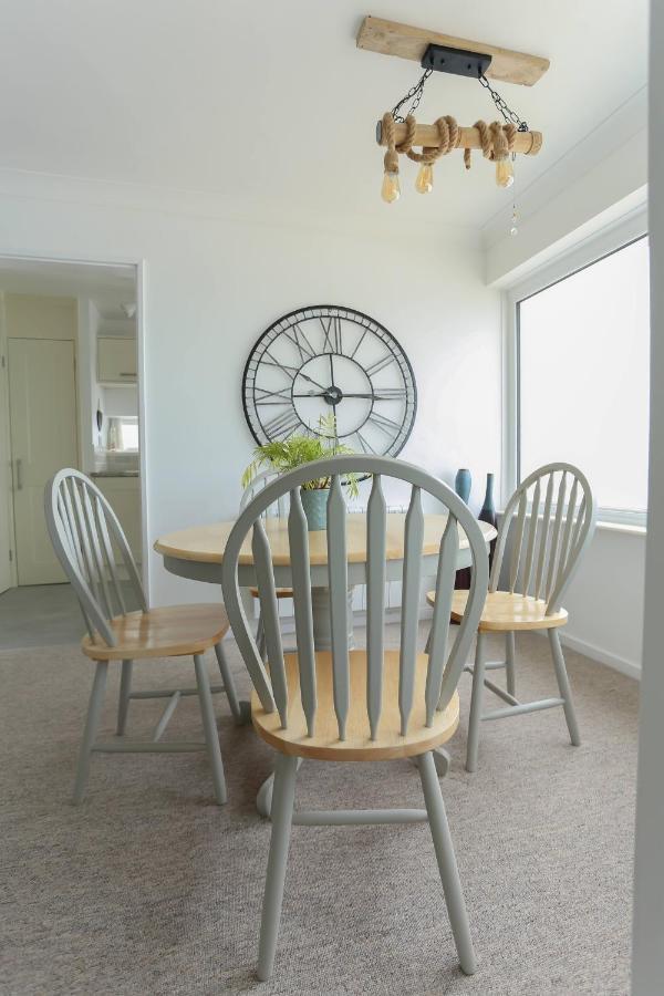 Tides - Beach Front Apartment In Bracklesham Bay شيشستر المظهر الخارجي الصورة