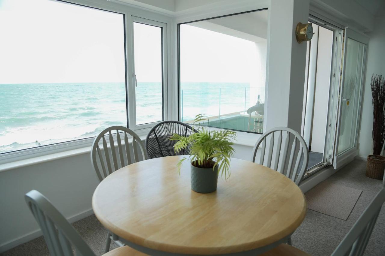 Tides - Beach Front Apartment In Bracklesham Bay شيشستر المظهر الخارجي الصورة