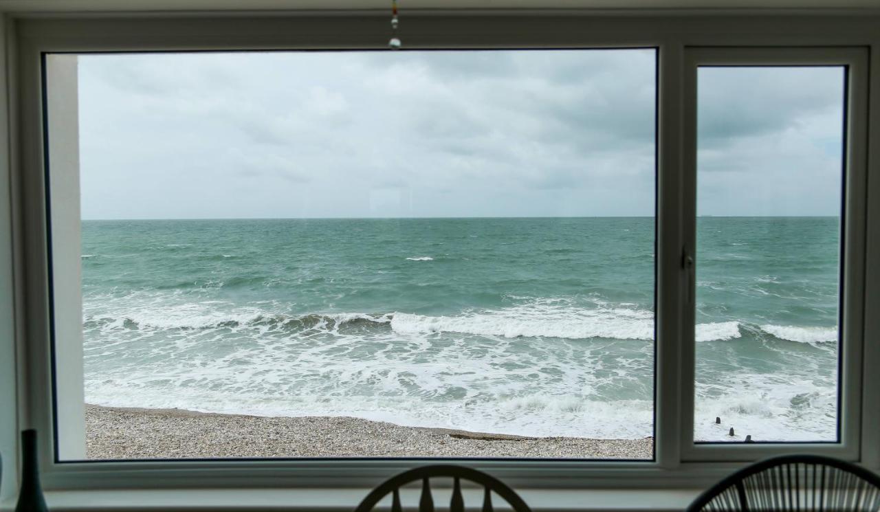 Tides - Beach Front Apartment In Bracklesham Bay شيشستر المظهر الخارجي الصورة