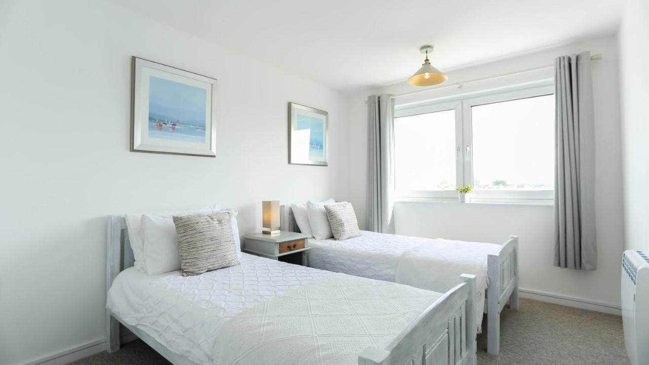 Tides - Beach Front Apartment In Bracklesham Bay شيشستر المظهر الخارجي الصورة