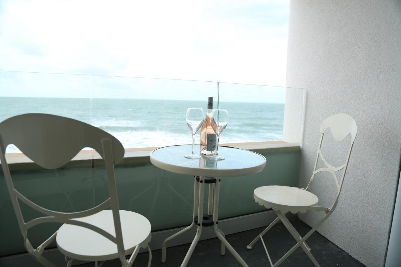 Tides - Beach Front Apartment In Bracklesham Bay شيشستر المظهر الخارجي الصورة