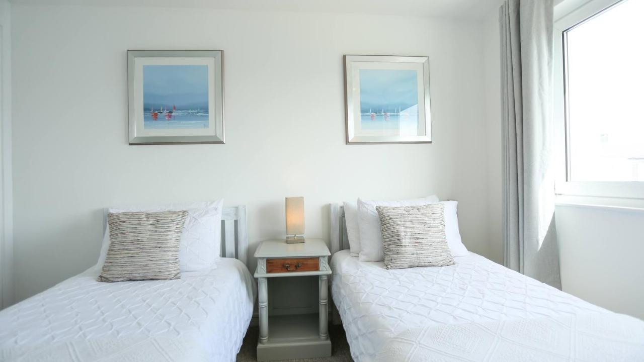 Tides - Beach Front Apartment In Bracklesham Bay شيشستر المظهر الخارجي الصورة