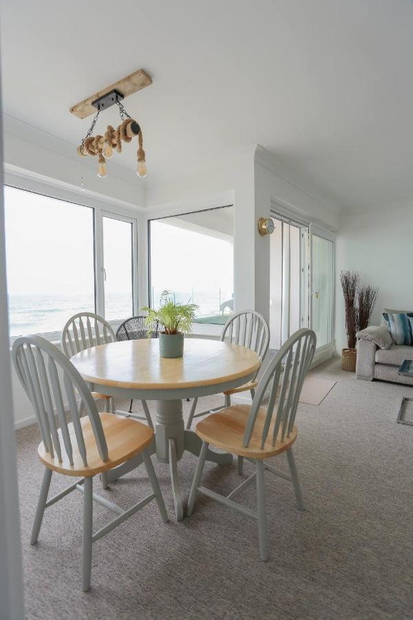 Tides - Beach Front Apartment In Bracklesham Bay شيشستر المظهر الخارجي الصورة