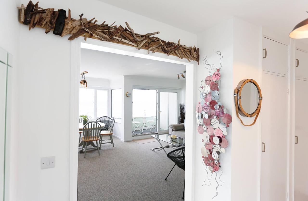 Tides - Beach Front Apartment In Bracklesham Bay شيشستر المظهر الخارجي الصورة